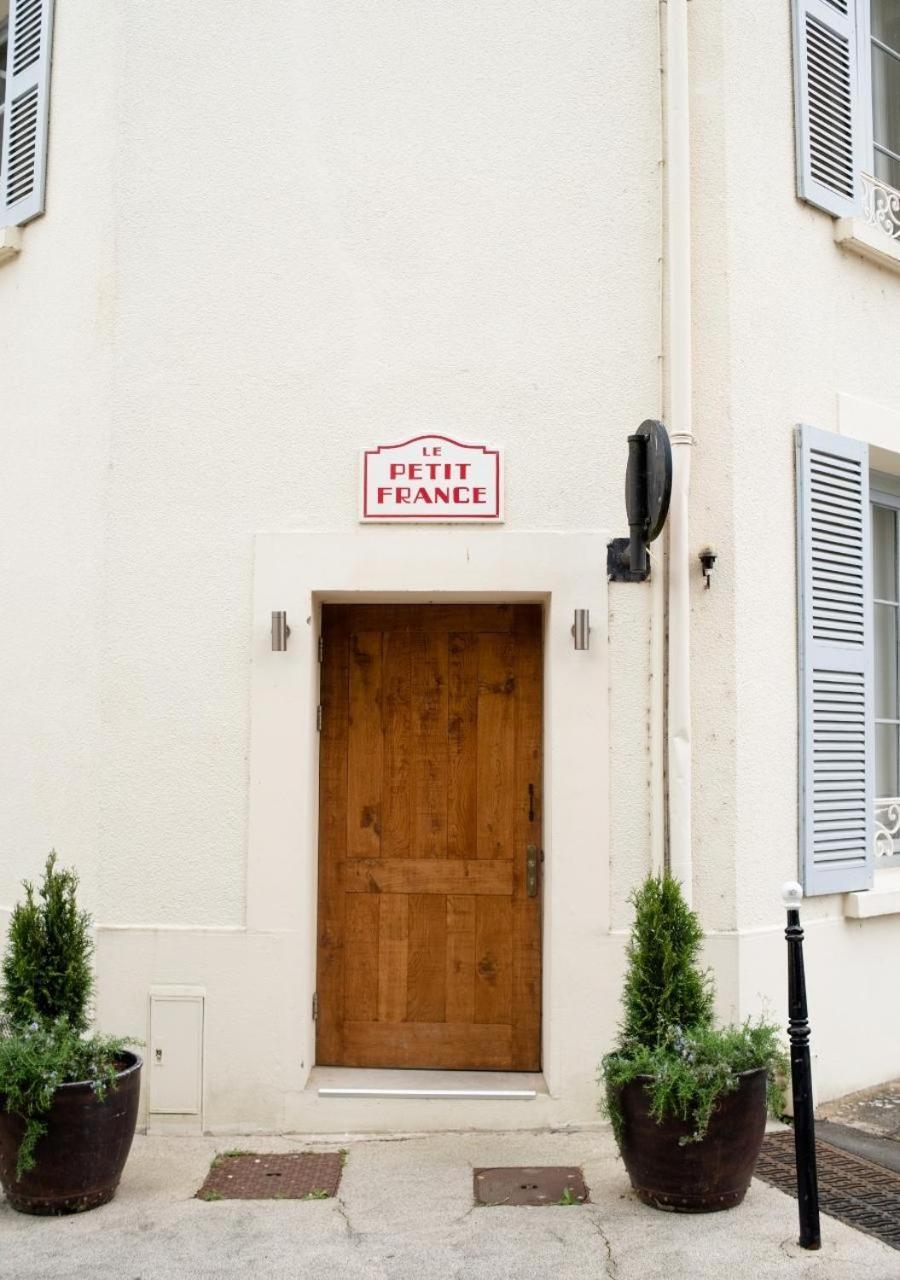 Logis Hotel De France La Chartre-sur-le-Loir Exterior foto
